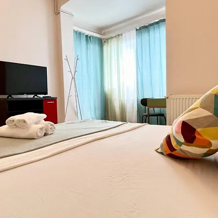 Downtown Unirii Square Private Economy Rooms With Shared Amenities Bukarest Exterior foto