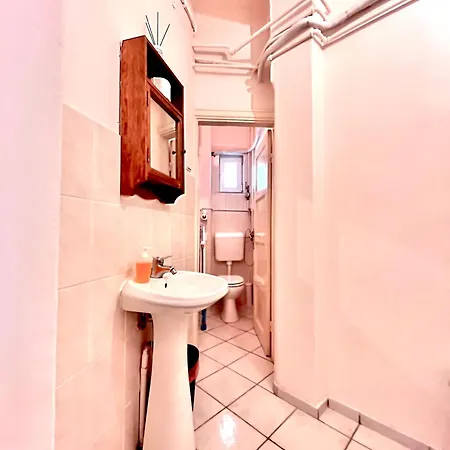 Downtown Unirii Square Private Economy Rooms With Shared Amenities Bukarest Exterior foto