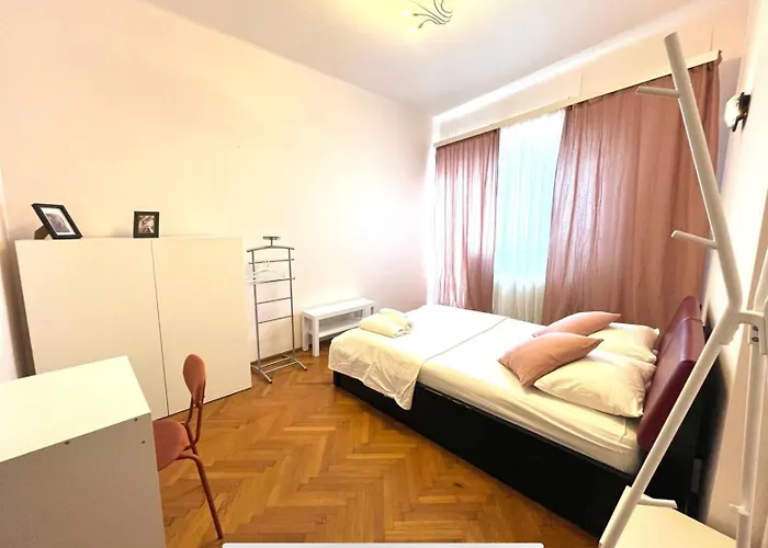 Downtown Unirii Square Private Economy Rooms With Shared Amenities