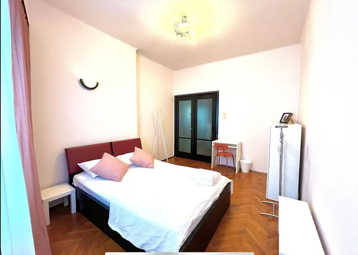 Downtown Unirii Square Private Economy Rooms With Shared Amenities