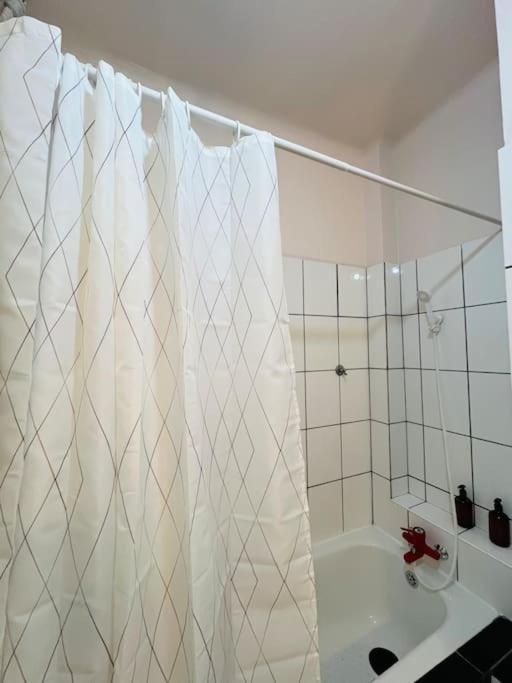 Gazde/Camere de închiriat Downtown Unirii Square Private Economy With Shared Amenities *