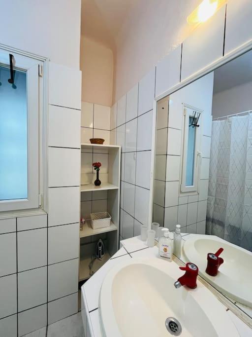 Downtown Unirii Square Private Economy With Shared Amenities Gazde/Camere de închiriat *