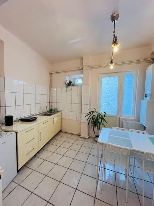 Gazde/Camere de închiriat Downtown Unirii Square Private Economy With Shared Amenities *