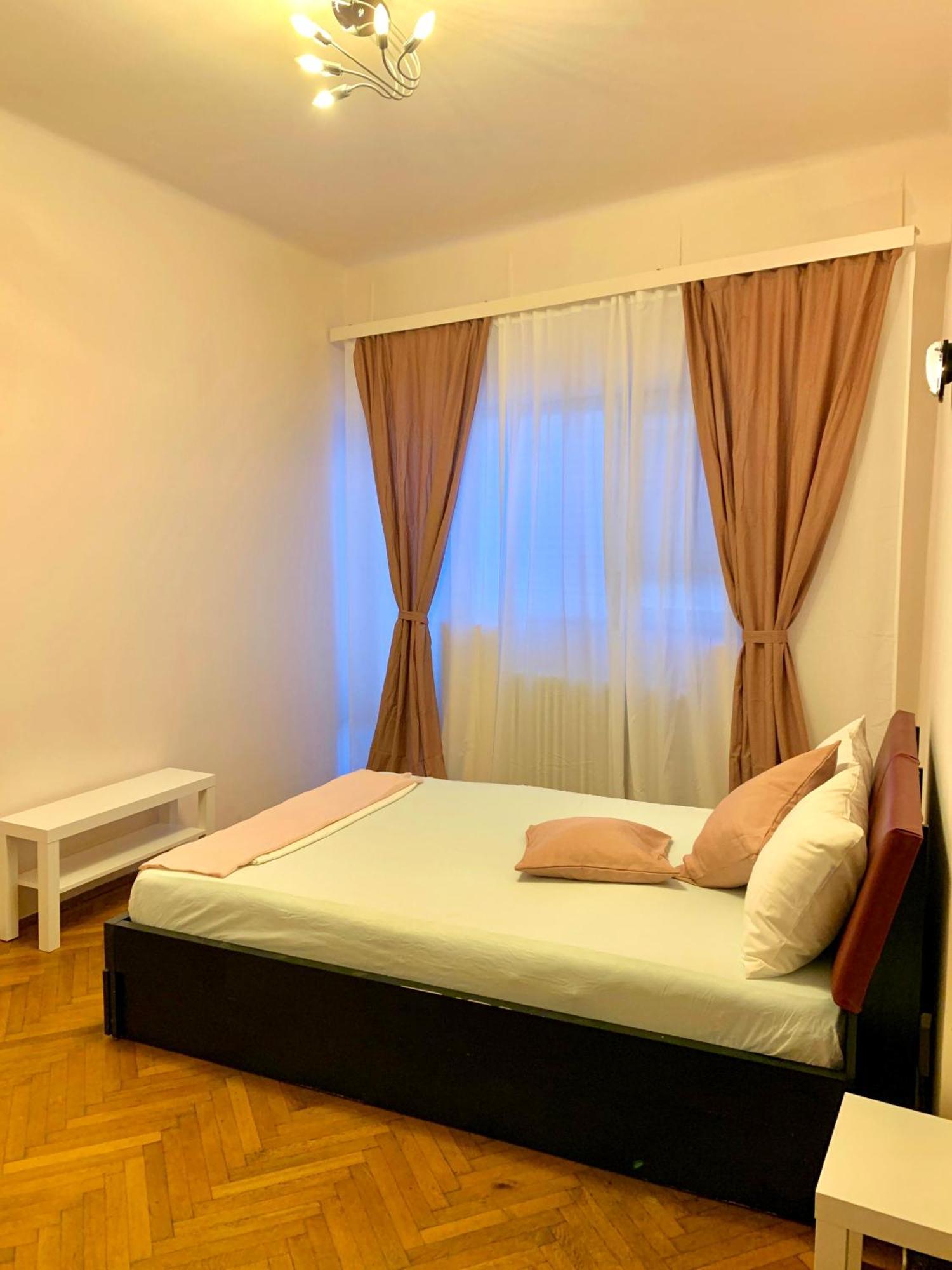 Gazde/Camere de închiriat Downtown Unirii Square Private Economy With Shared Amenities