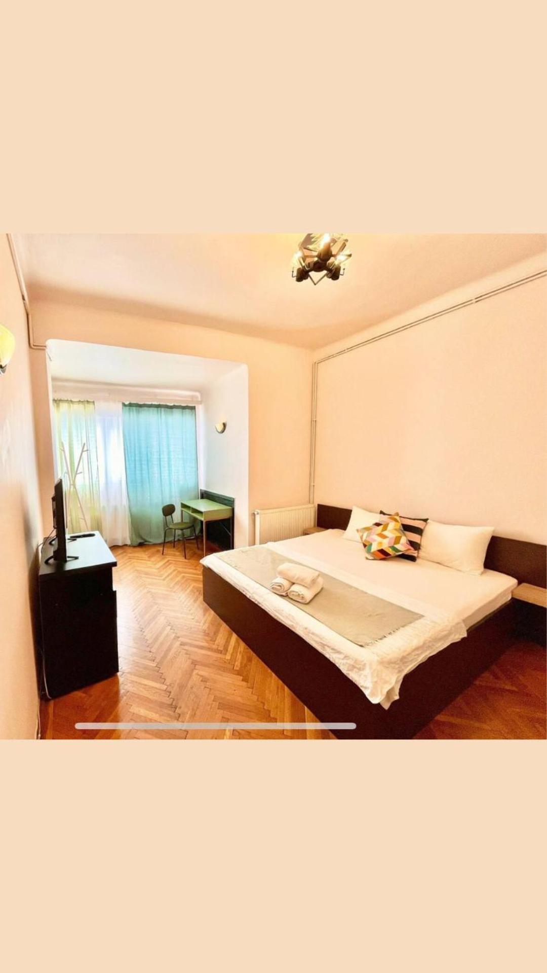 Downtown Unirii Square Private Economy With Shared Amenities Gazde/Camere de închiriat