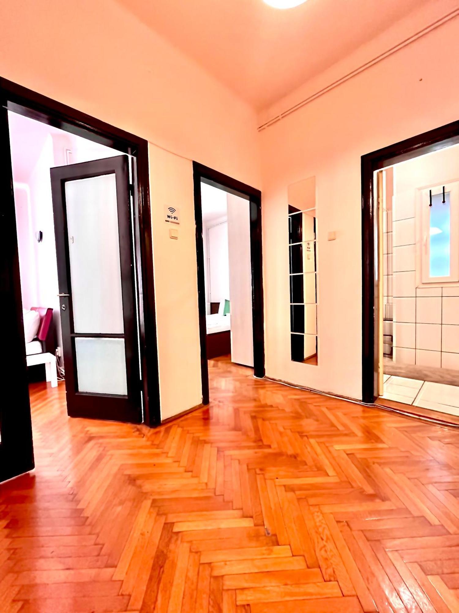 Downtown Unirii Square Private Economy With Shared Amenities Bucureşti