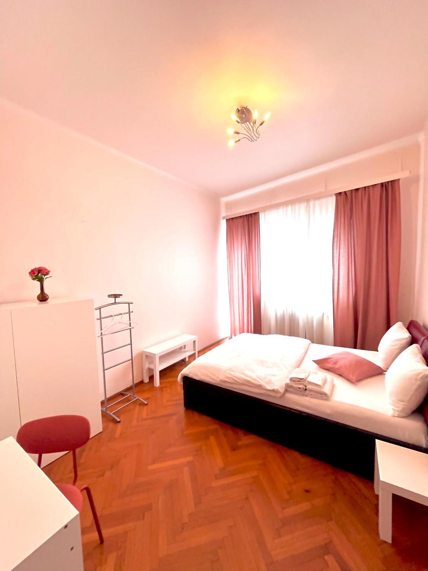 Gazde/Camere de închiriat Downtown Unirii Square Private Economy With Shared Amenities *